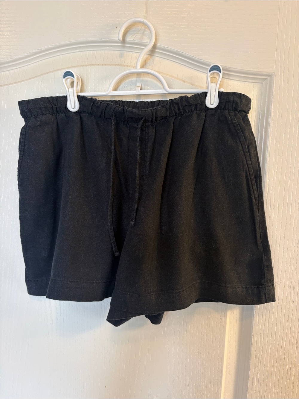 Gap size medium women’s linen shorts